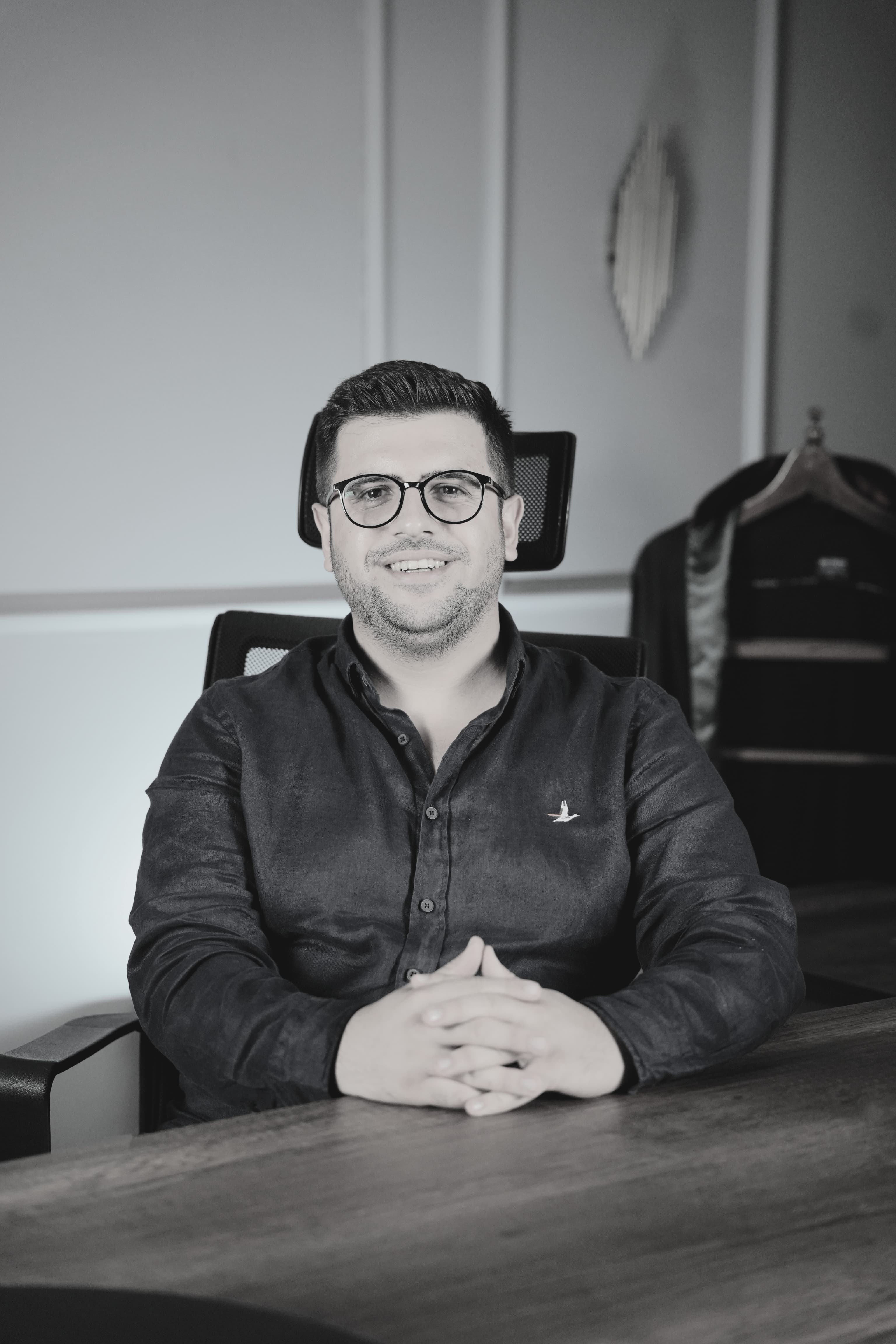 Avukat Mehmet KARACA siyah beyaz portre